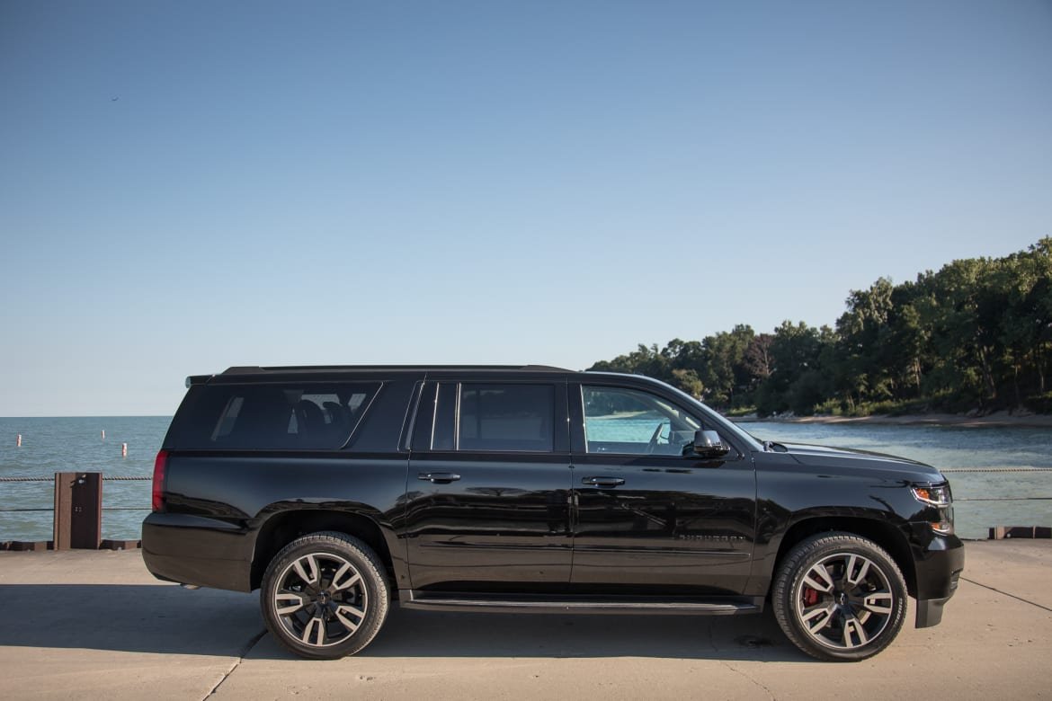 02-chevrolet-suburban-rst-2019-black--exterior--profile.jpg