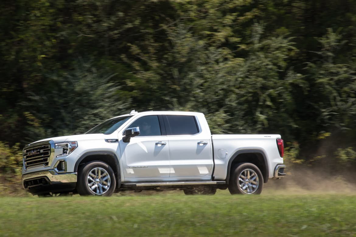 09-gmc-sierra-1500-crew-cab-slt-2019-dynamic--exterior--off-road