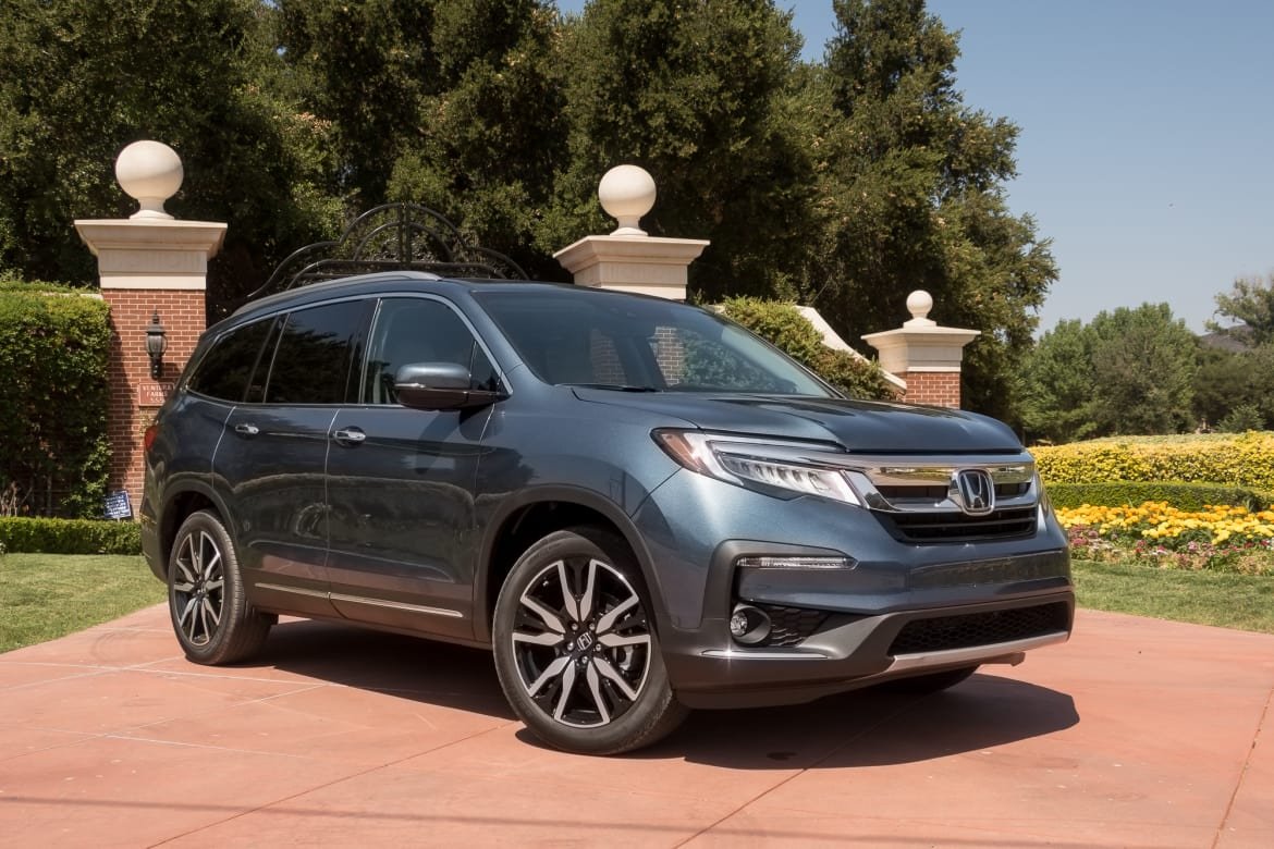 01-honda-pilot-elite-awd-2019-angle--blue--exterior--front.jpg