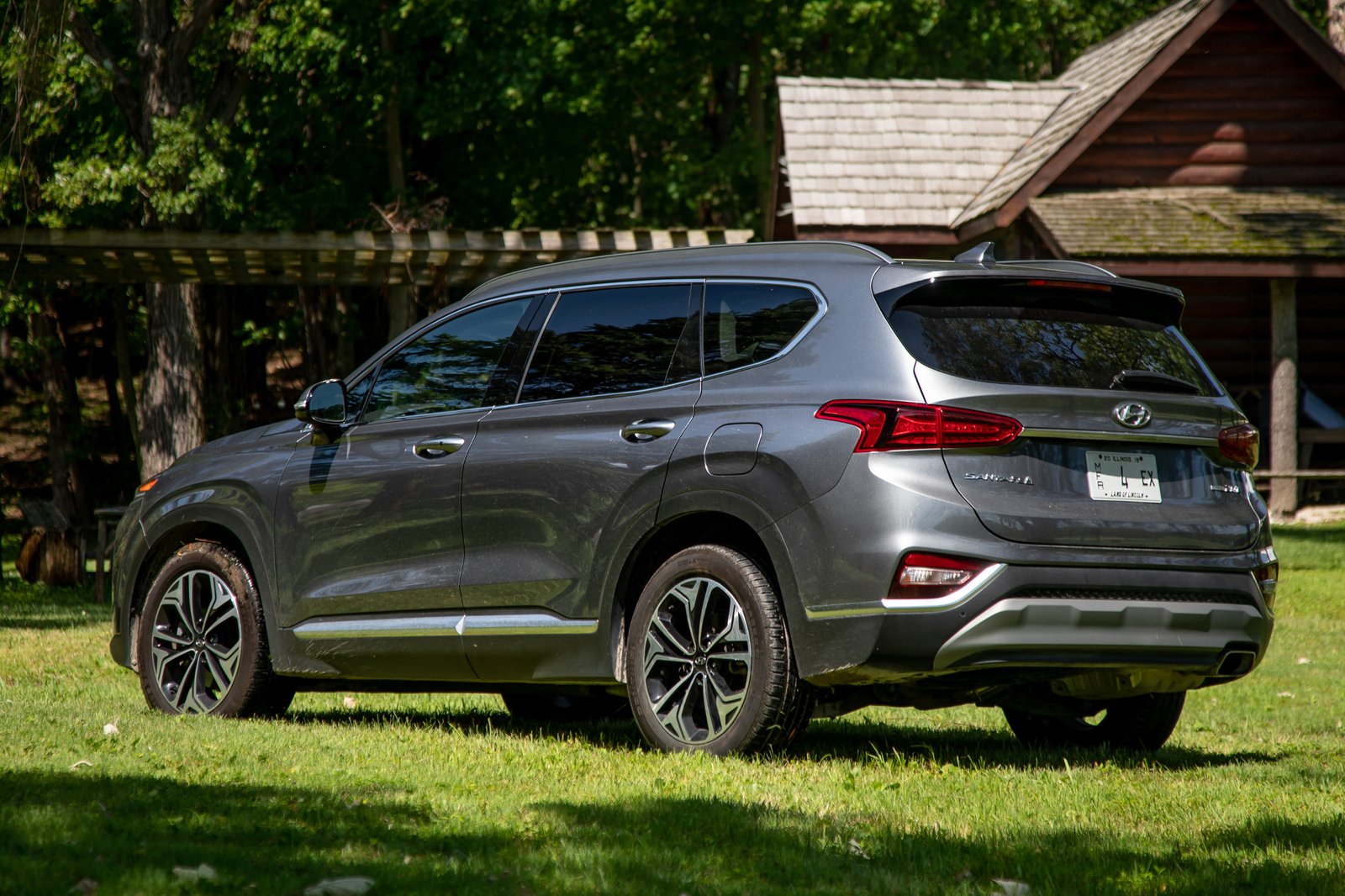 hyundai-santa-fe-ultimate-awd-2019-12-angle--exterior--grey--rear.jpg