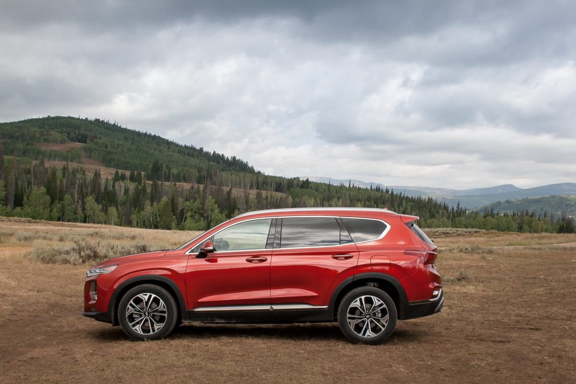 03-hyundai-santa-fe-2019-exterior--orange--profile.jpg