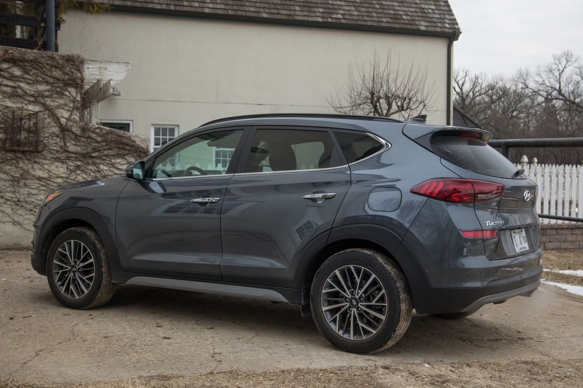 07-hyundai-tucson-2019-angle--exterior--grey--rear.jpg