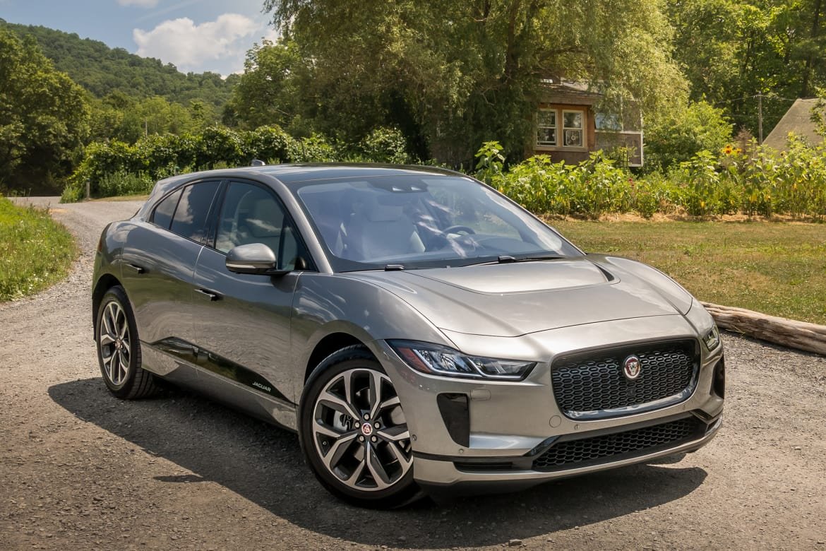 02-jaguar-i-pace-2019-angle--exterior--front--silver.jpg