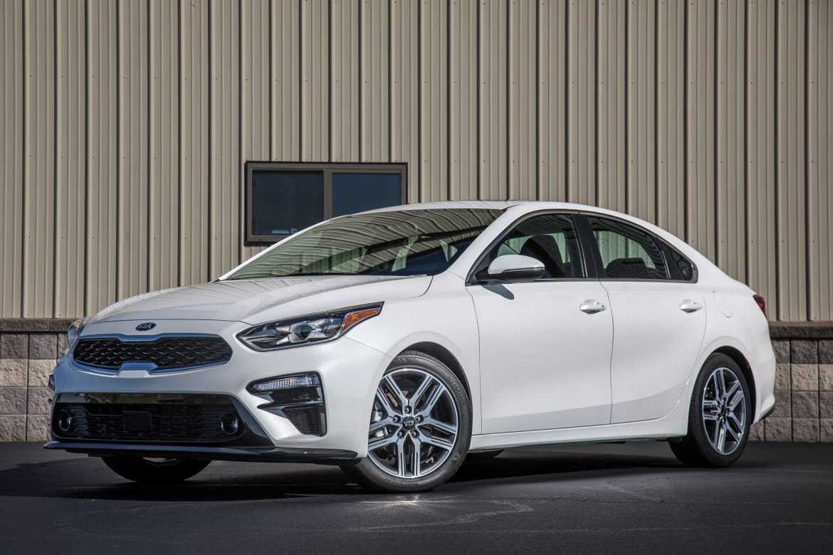 01-kia-forte-2019-angle--exterior--front--white.jpg