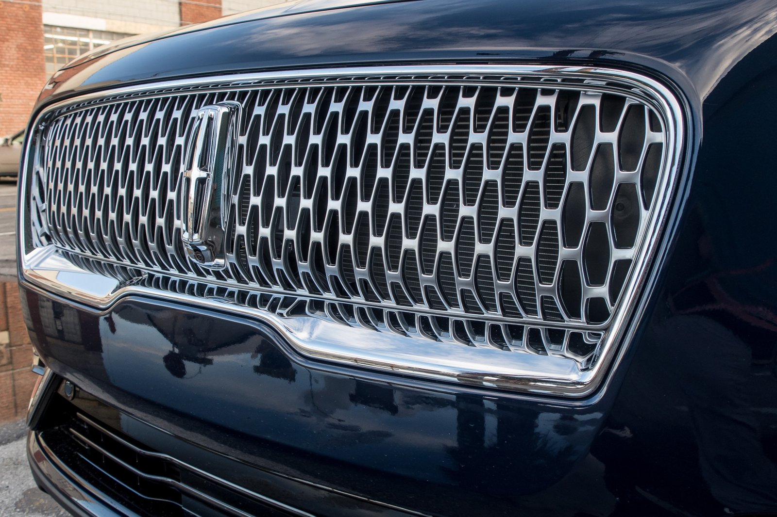 07-lincoln-nautilus-2019-black--exterior--grille.jpg
