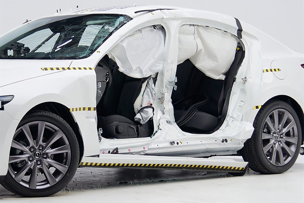 19_Mazda_Mazda3_IIHS_Crash_Test