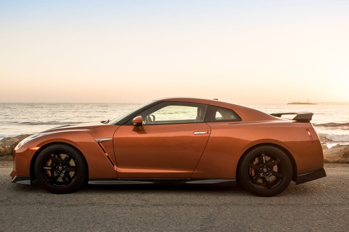03-nissan-gt-r-2018-beach--dusk--exterior--orange--outdoors--pro