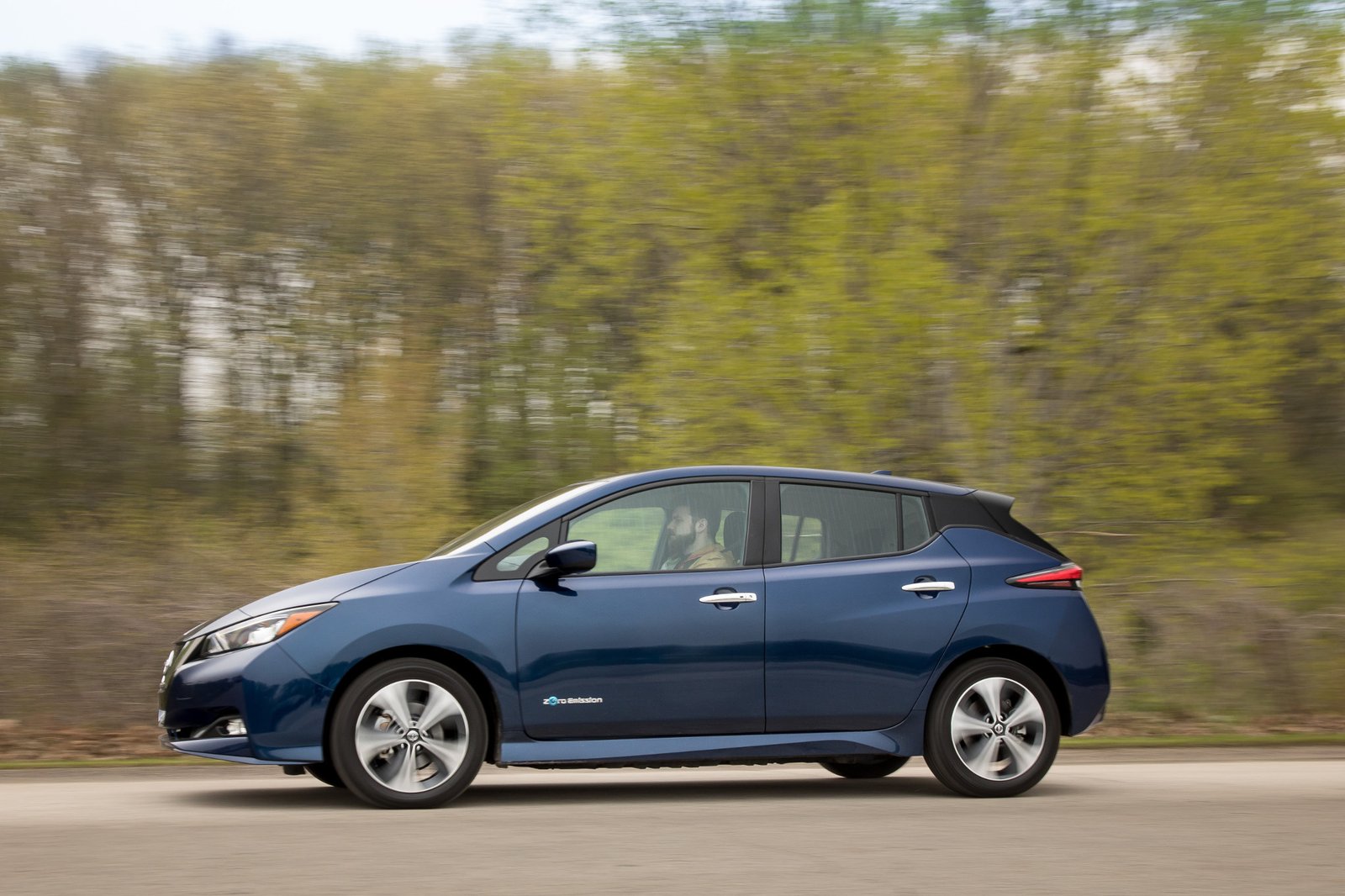 nissan-leaf-e-plus-2019-02-blue--dynamic--exterior--profile--trees.jpg