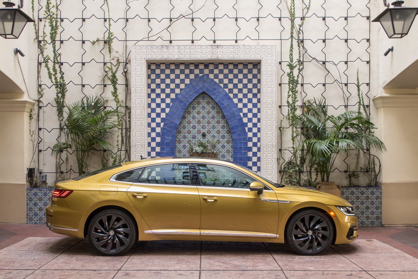 01-volkswagen-arteon-2019-exterior--gold--profile--textures-and-patterns.jpg