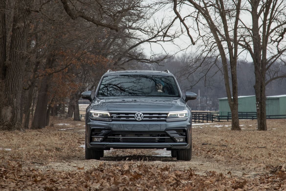 03-volkswagen-tiguan-2019-exterior--front--grey--off-road.jpg