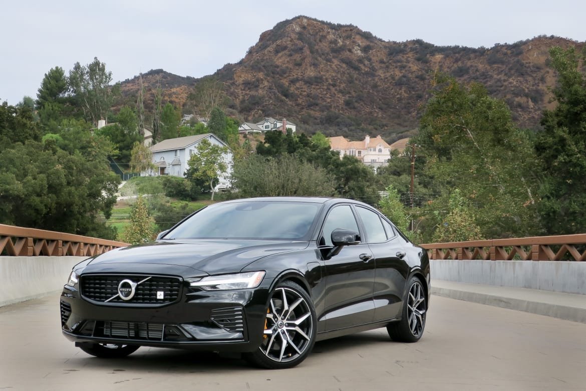 01-volvo-s60-2019-first-drive-bw.jpg