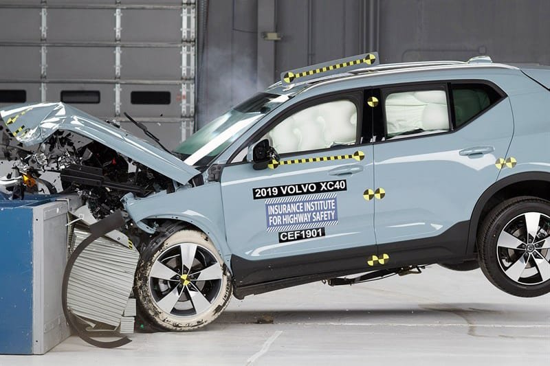 19-volvo-xc40-iihs.jpg