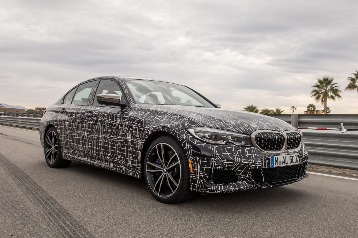 01-bmw-m340i-x-drive-2020-angle--black--exterior--front--track--