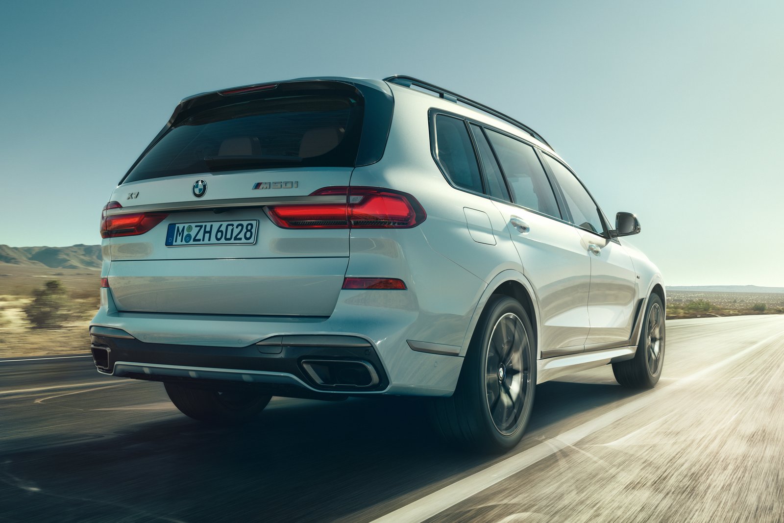 2020-BMW-X7-M50i-OEM