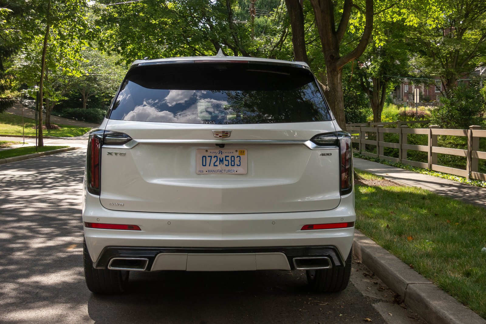 cadillac-xt6-2020-05-exterior--rear--white.jpg