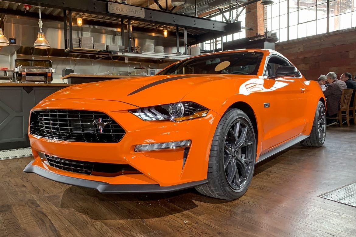 01-ford-mustang-ecoboost-performance-pack-2020-angle--exterior--