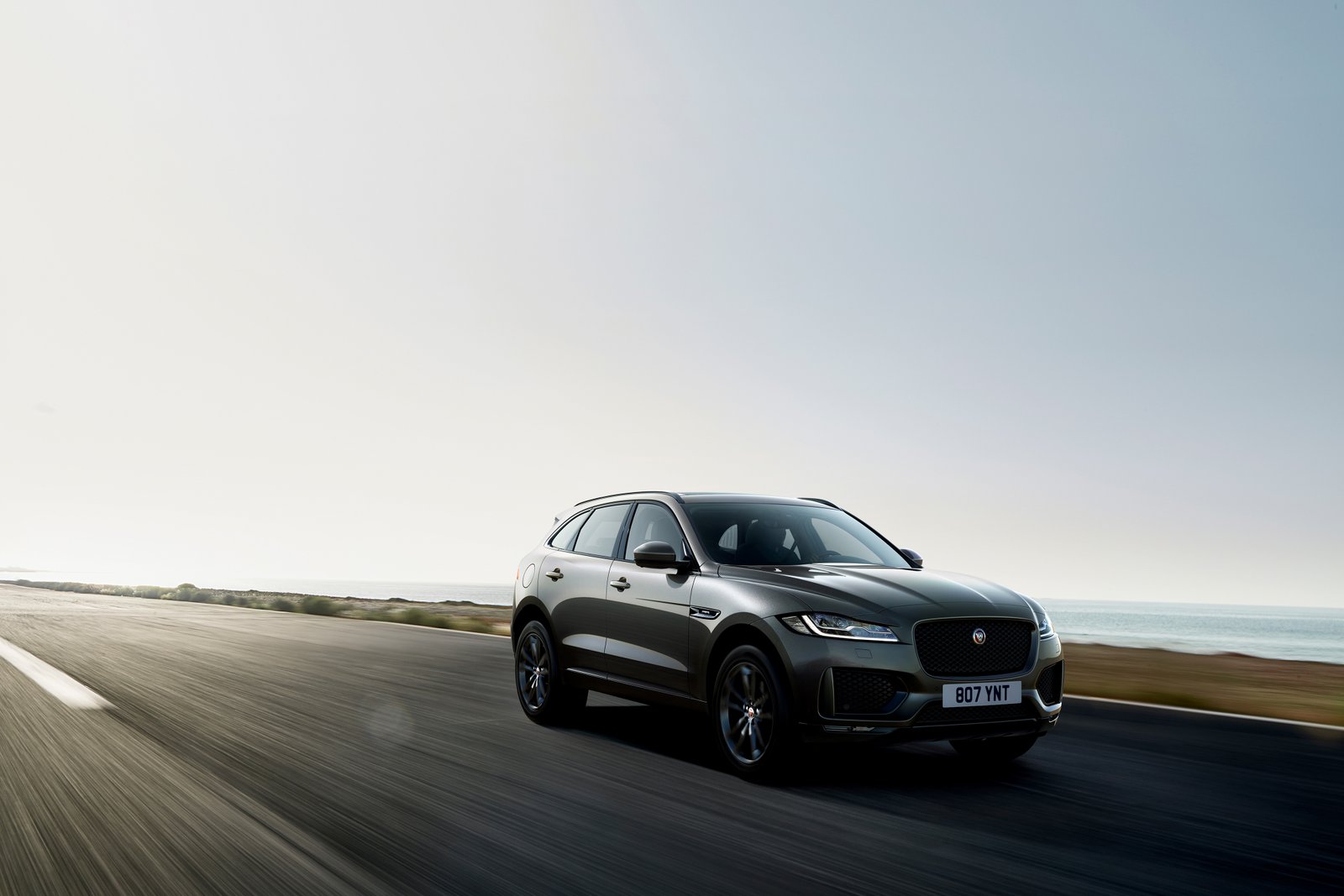 20-Jaguar-F-Pace-Checkered-Flag-Edition