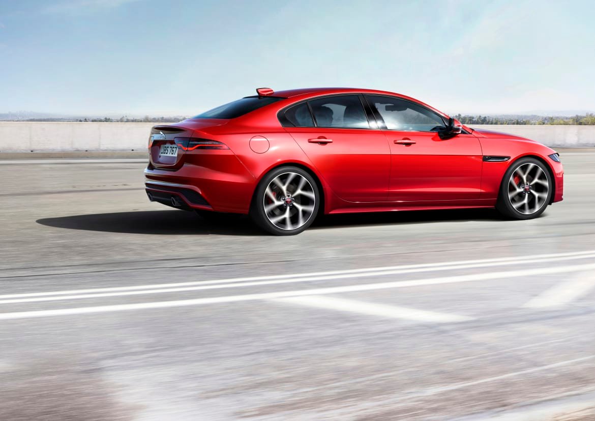 09-jaguar-xe-2020-dynamic--exterior--profile--red.jpg