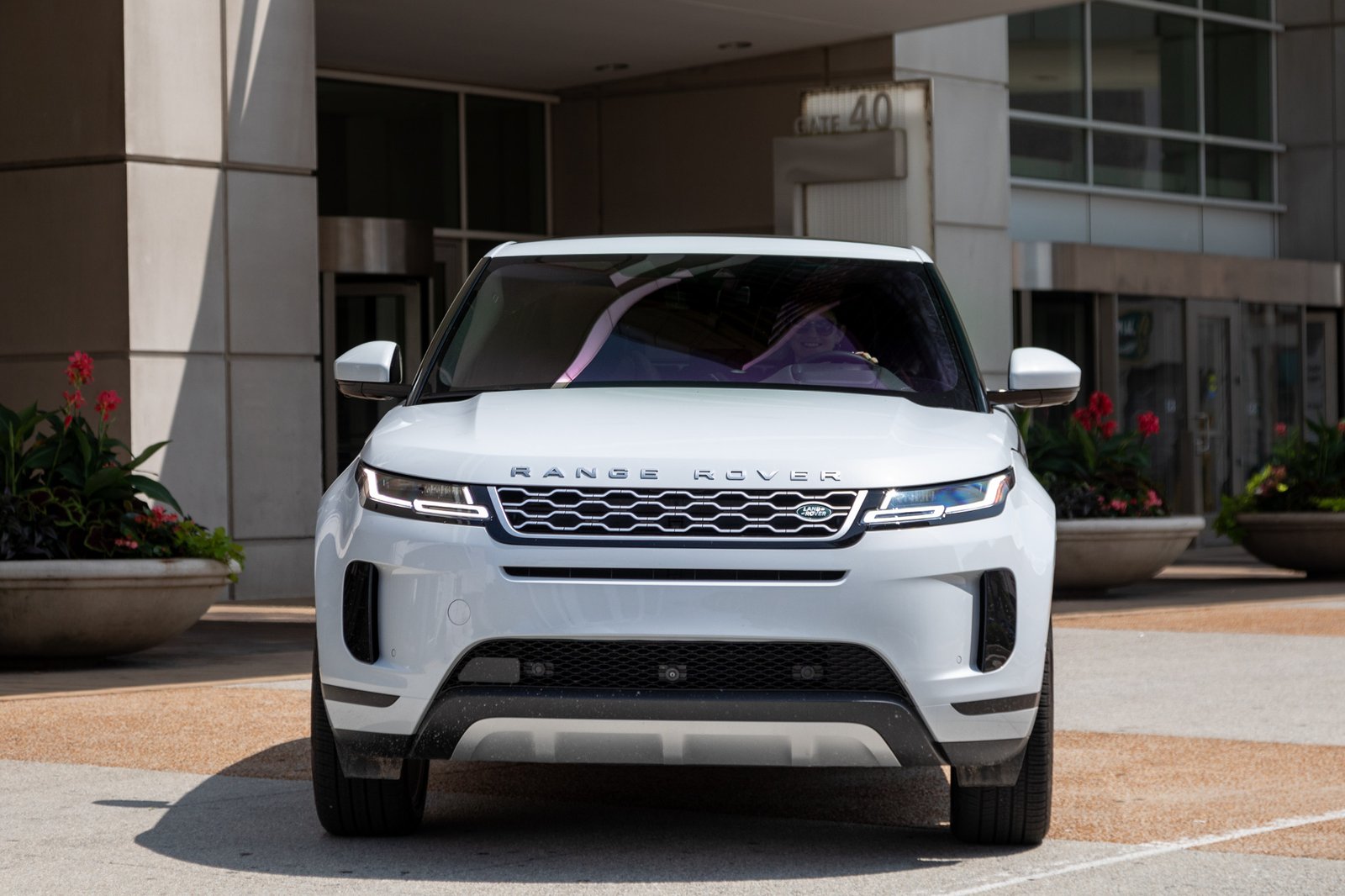 land-rover-range-rover-evoque-2020-09-exterior--front--white.jpg