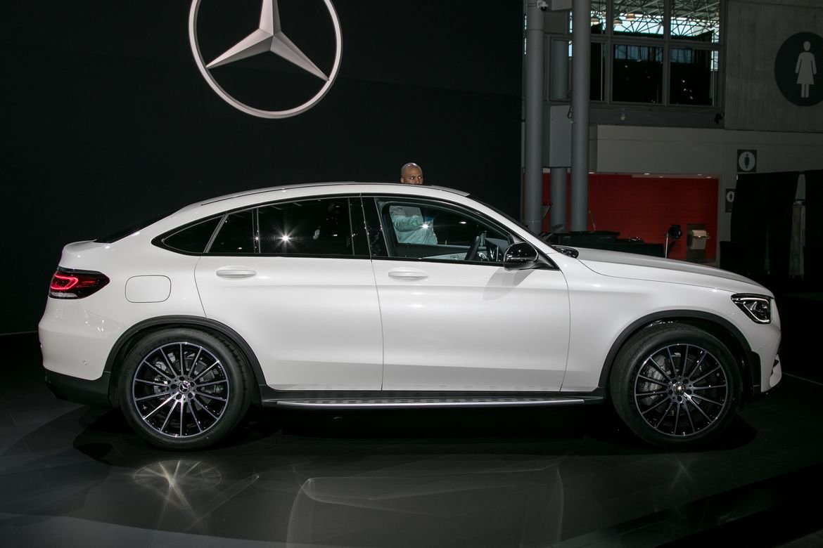 02-mercedes-benz-glc300-coupe-2020-exterior--profile--white.jpg
