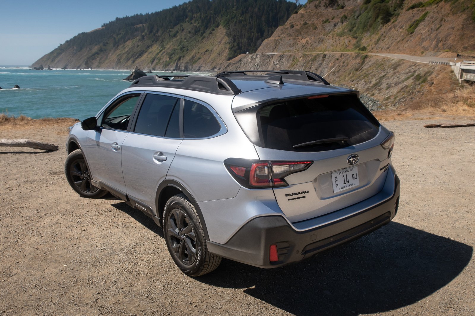 subaru-outback-2020-03-angle--exterior--ocean--rear--silver.jpg