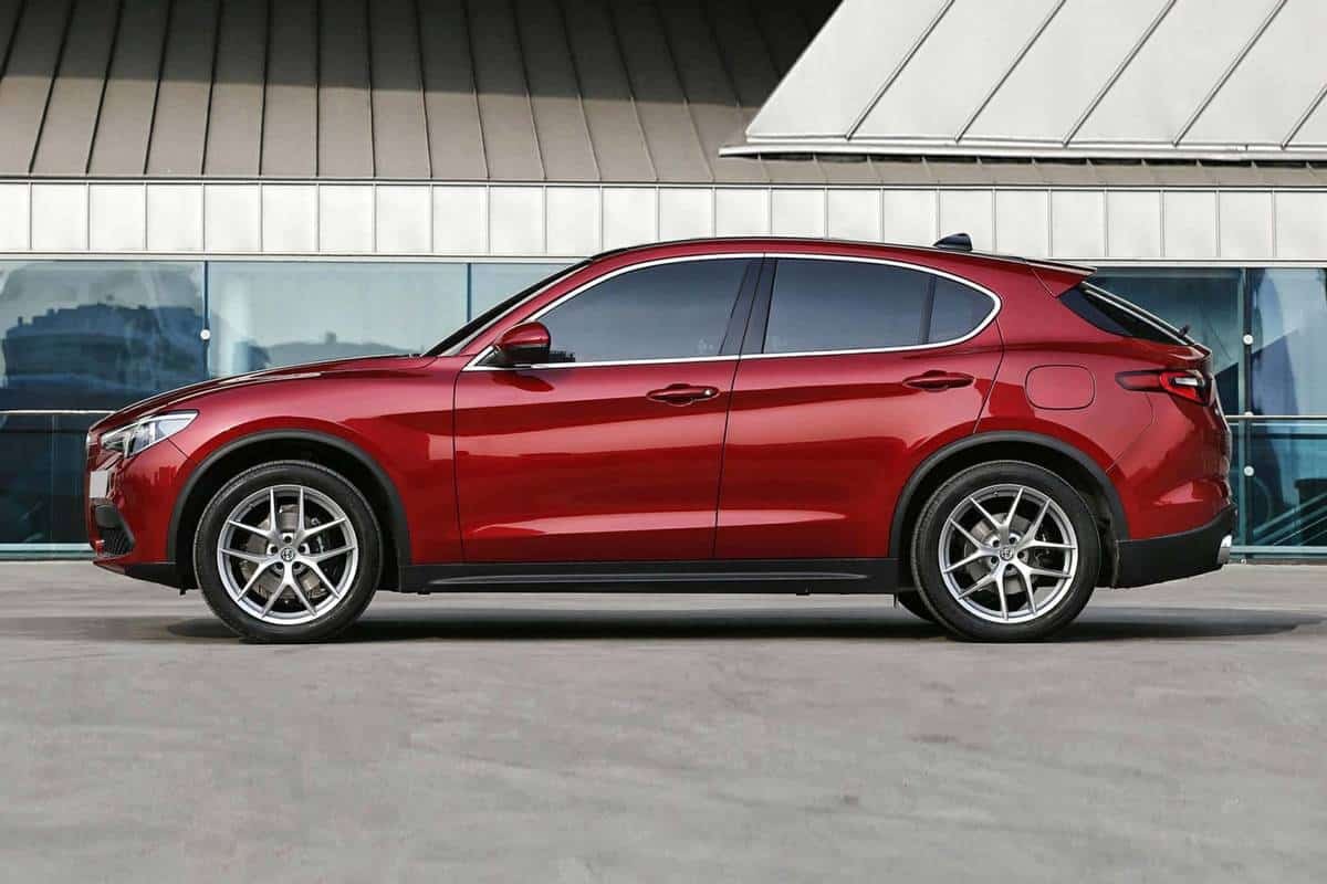 alfa-romeo-stelvio-2021-exterior-side-oem