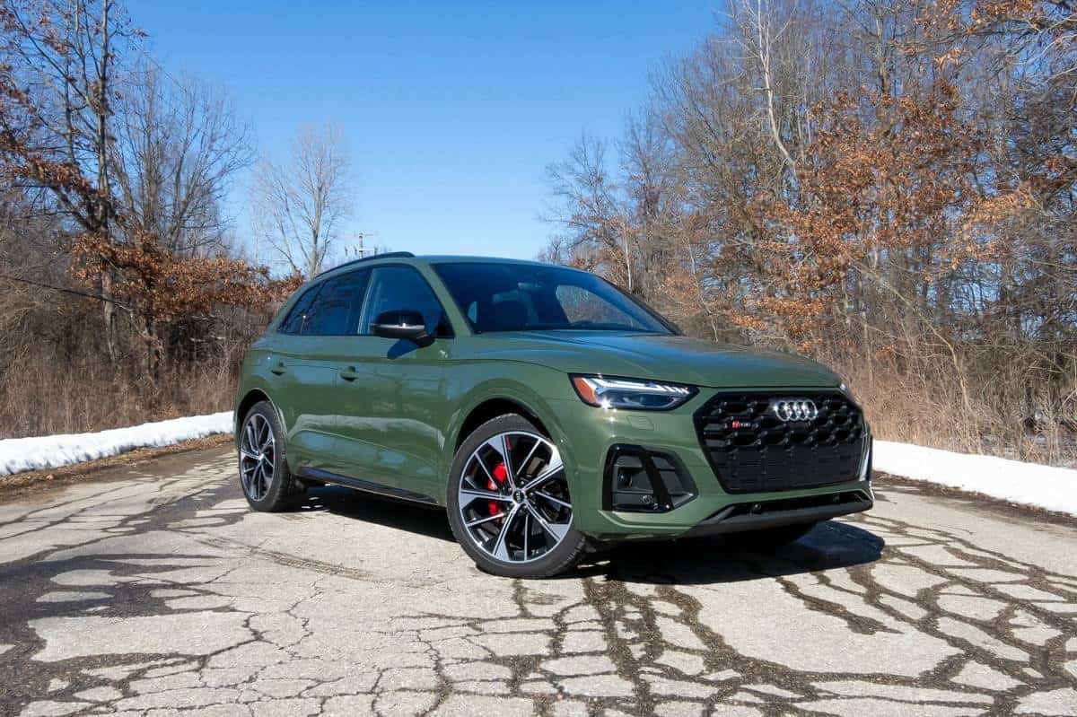 audi-sq5-2021-01-angle--exterior--front--green.jpg