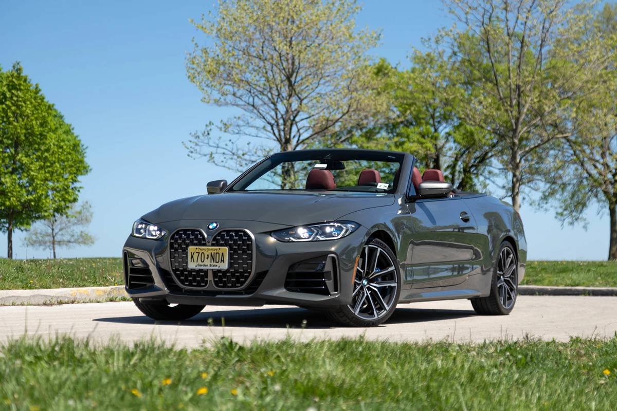 bmw-m440i-convertible-2021--04-angle--exterior--front--gray.jpg