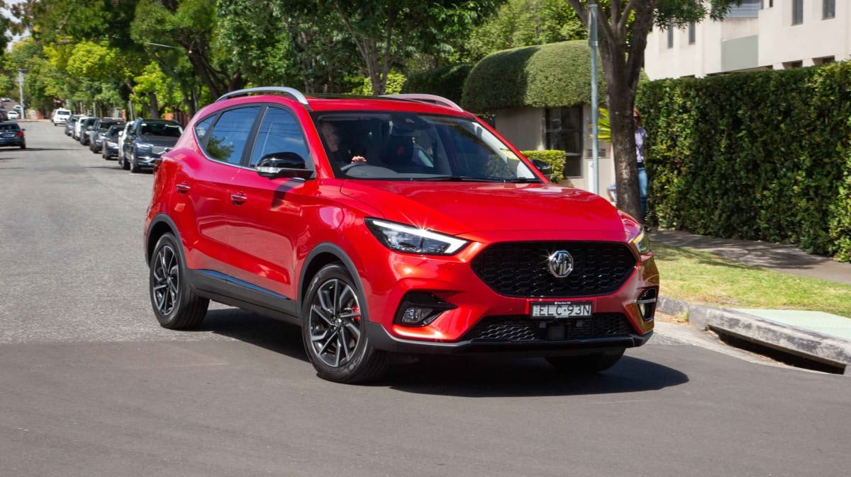 2021 MG ZST Essence driving