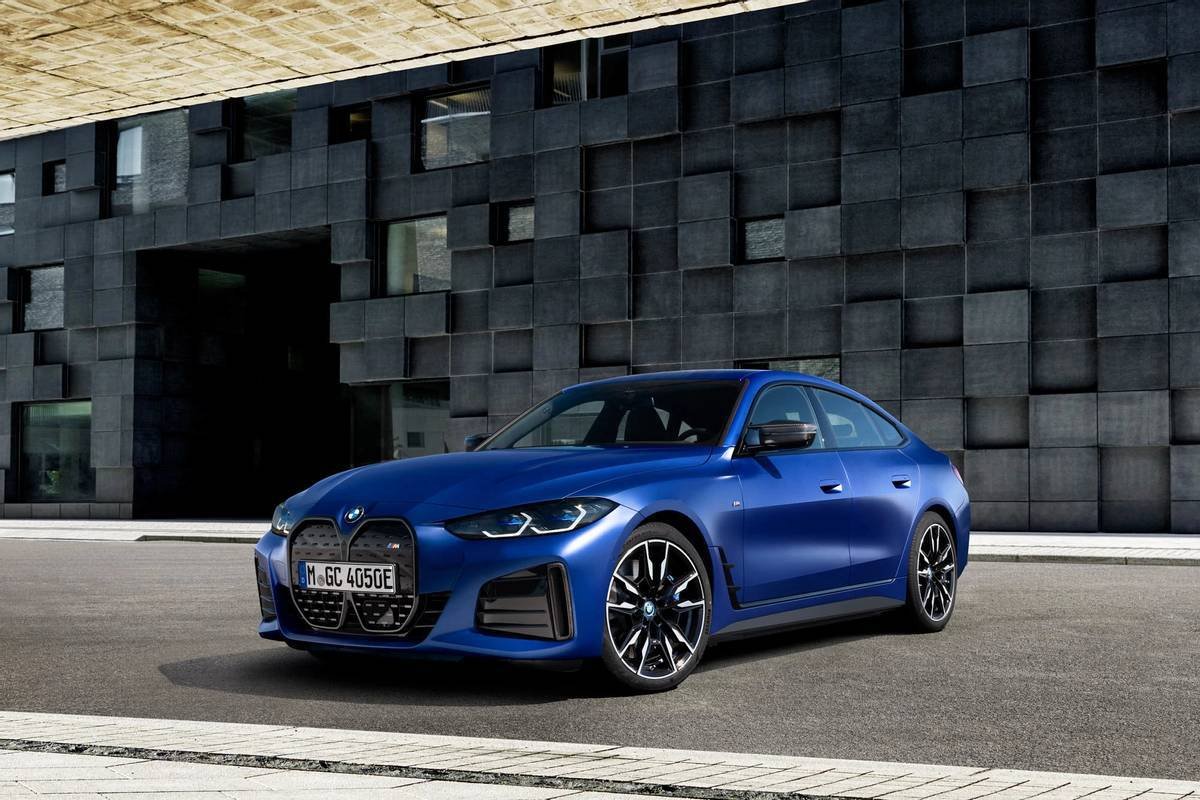 bmw-i4-m50i-2022-oem-06-angle--blue--exterior--front.jpg