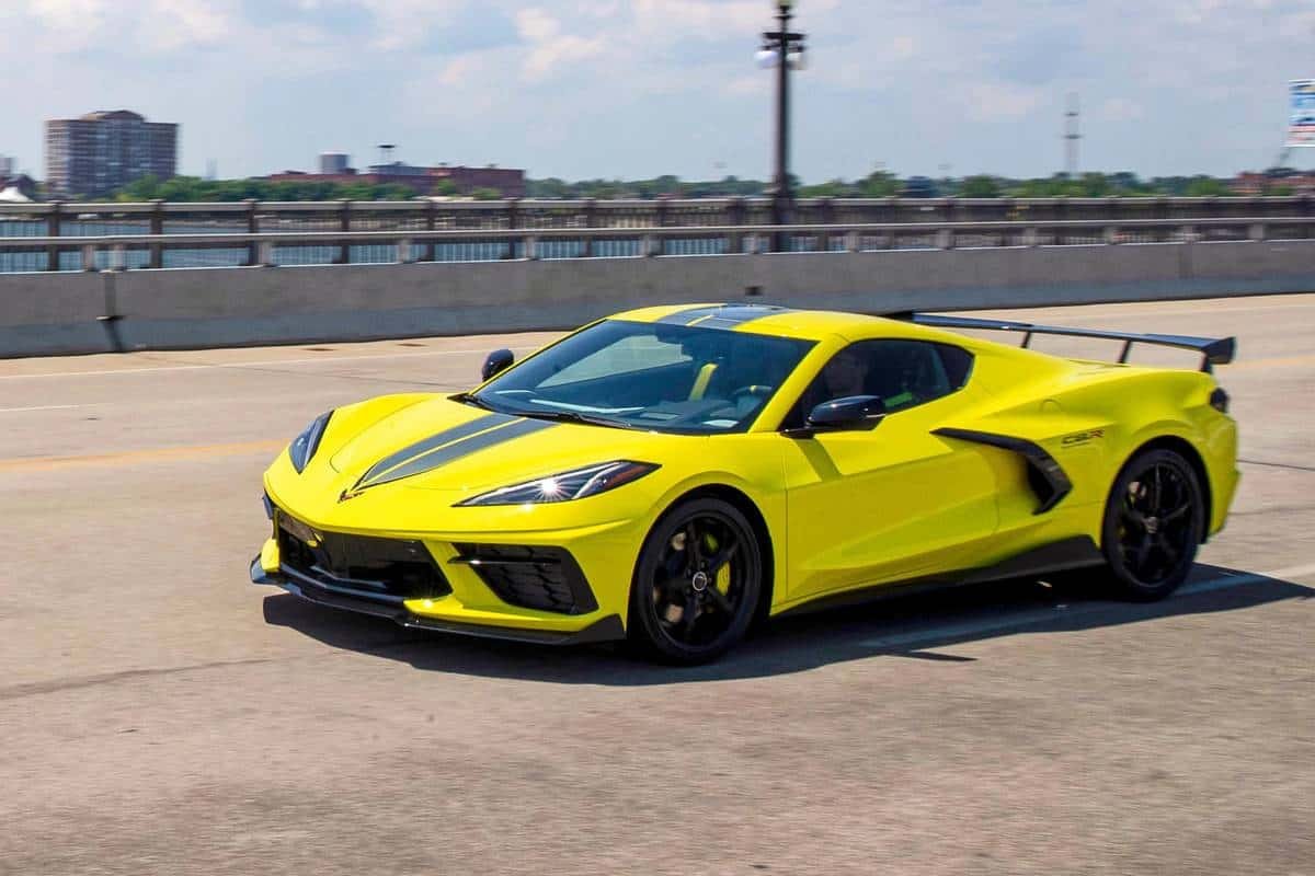 chevrolet-corvette-stingray-imsa-gtlm-championship-edition-2022-oem-01-angle--dynamic--exterior--front--yellow.jpg