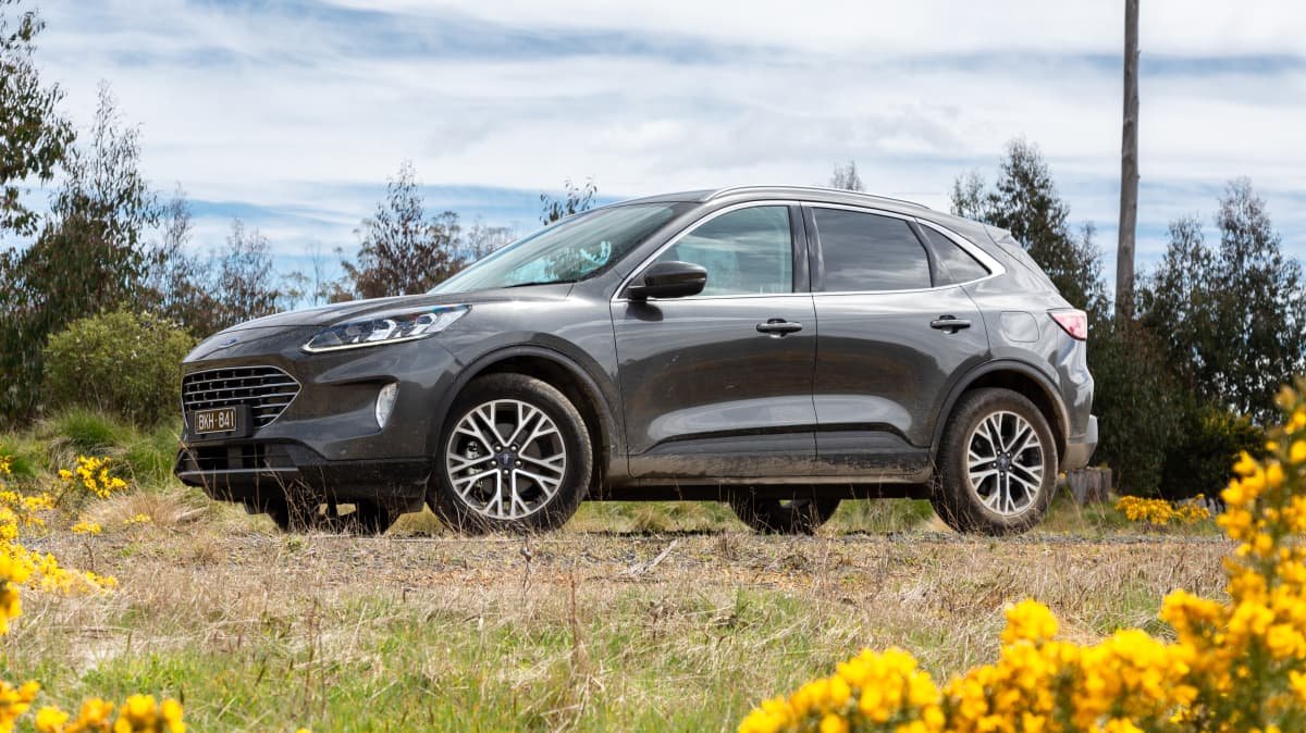 2022 Ford Escape FWD v 2022 Honda CR-V VTi X 2WD comparison-0
