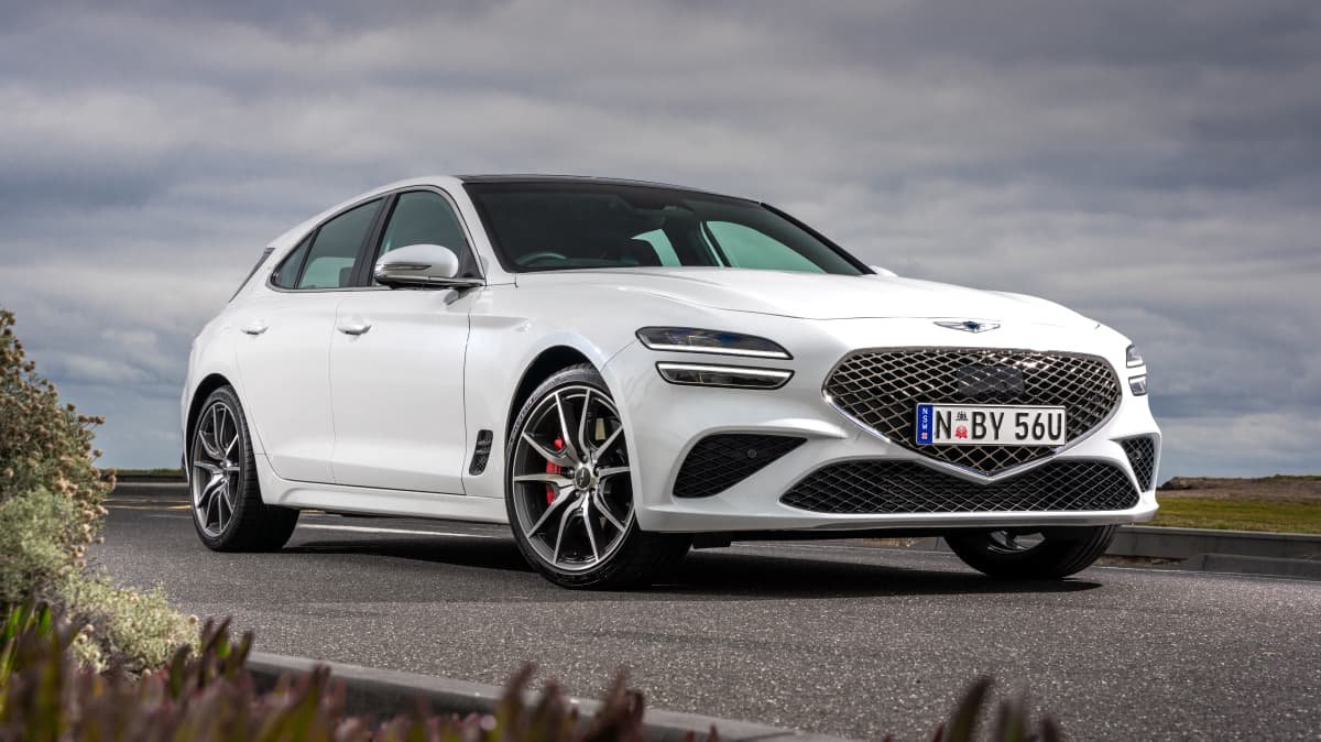 2022 Genesis G70 Shooting Brake v 2022 Volkswagen Arteon 206TSI R-Line Shooting Brake-0
