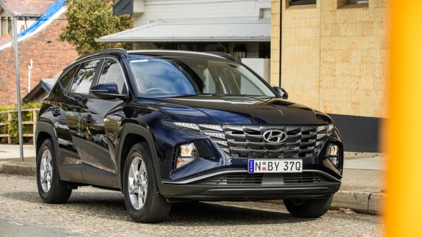 2022 Hyundai Tucson v 2022 Kia Sportage S comparison-0