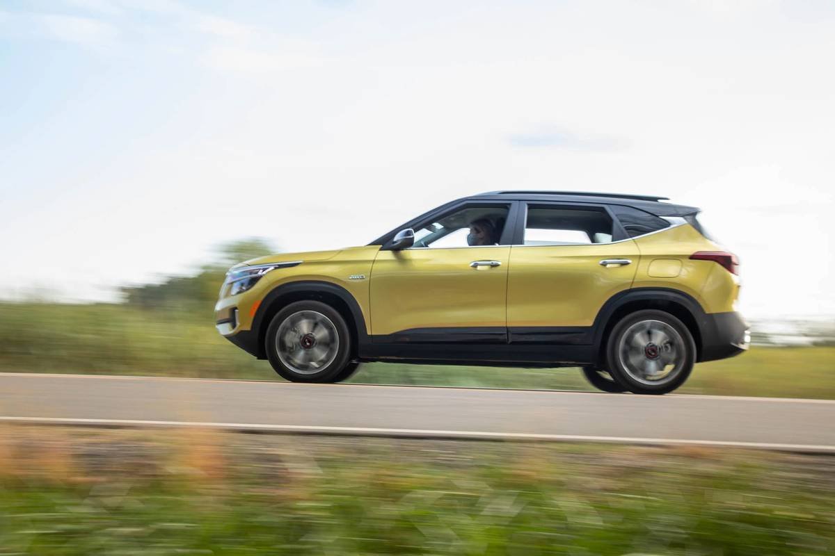 kia-seltos-sx-2021-01-dynamic--exterior--gold--profile.jpg