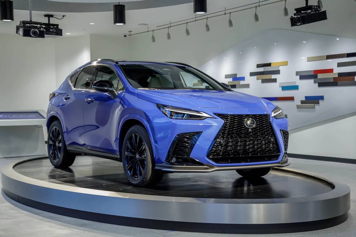 lexus-nx450h--awd-2022-01-angle--blue--exterior--front.jpg