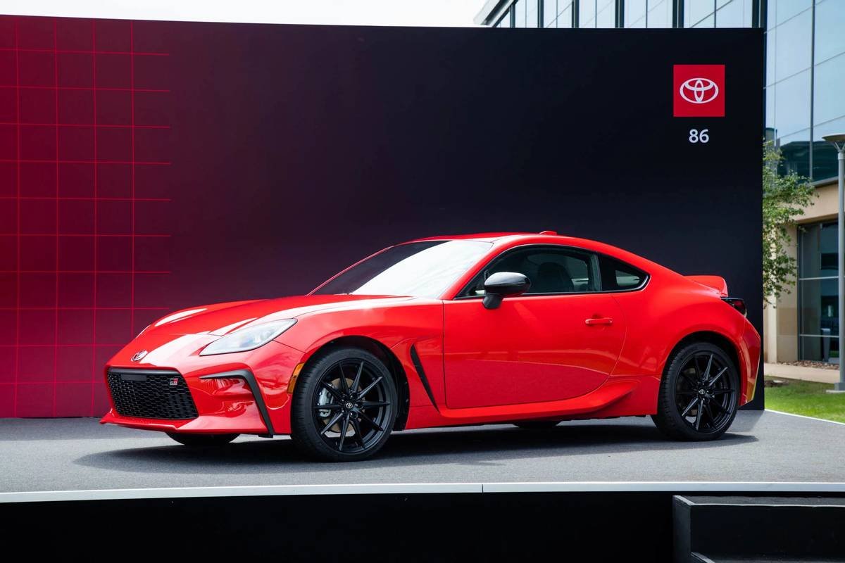 toyota-gr-86-2022-01-exterior--front--red.jpg
