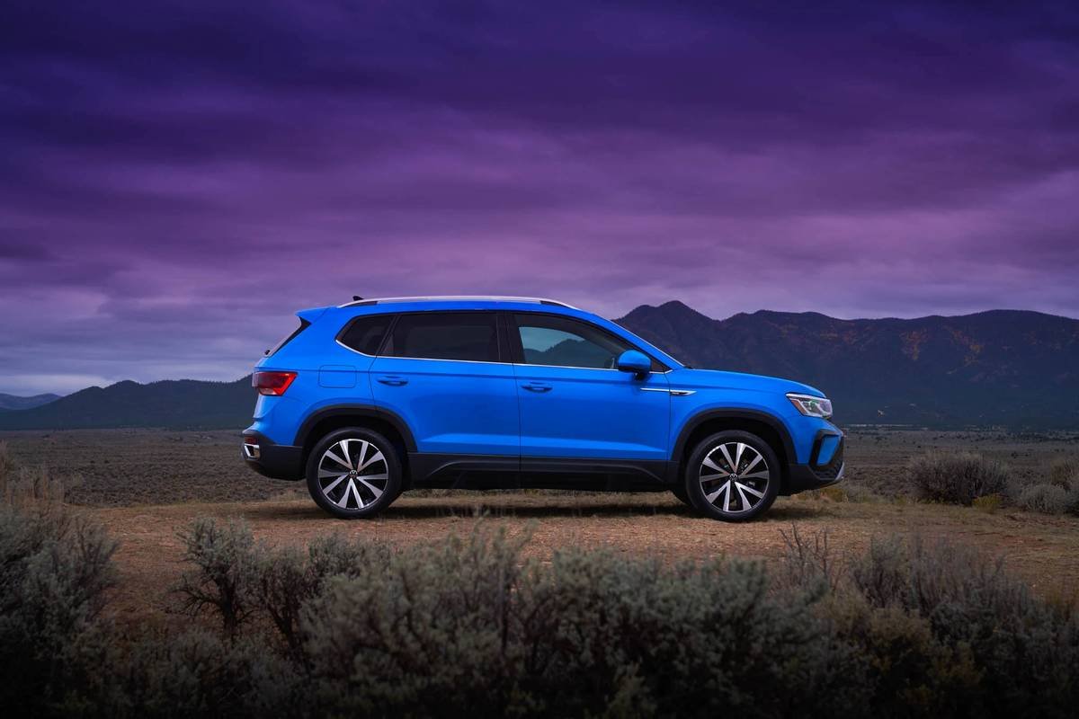 volkswagen-taos-2022-oem-09-blue--exterior--profile.jpg