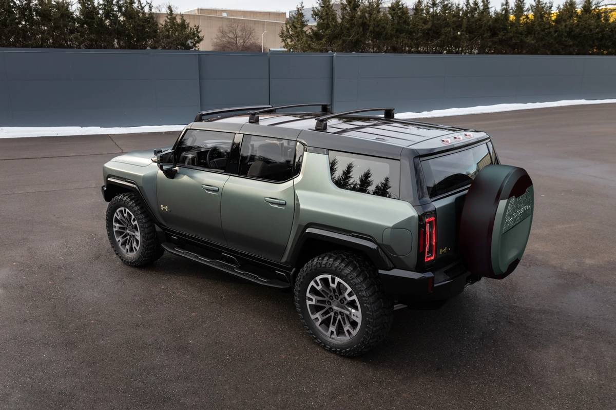 gmc-hummer-ev-suv-2024-04-exterior--rear-angle.jpg
