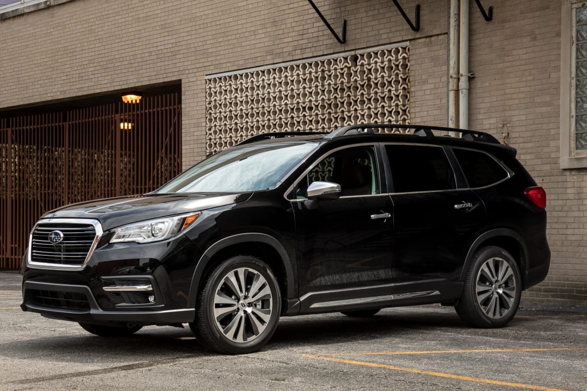 02-subaru-ascent-2019-angle--black--exterior--front.jpg
