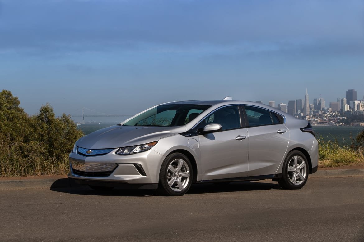 2019-Chevrolet-Volt-001.jpg