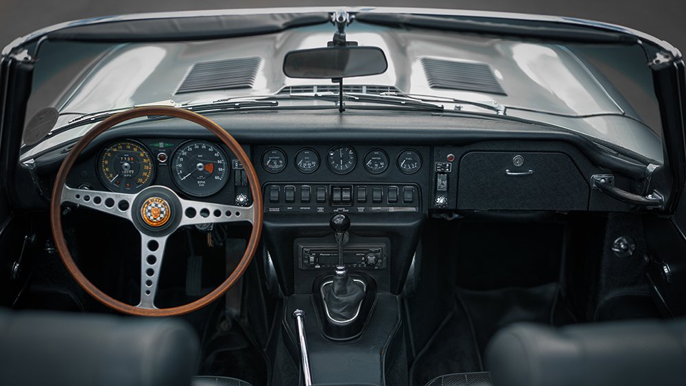 The dashboard of the 1970 Jaguar E-Type Series II