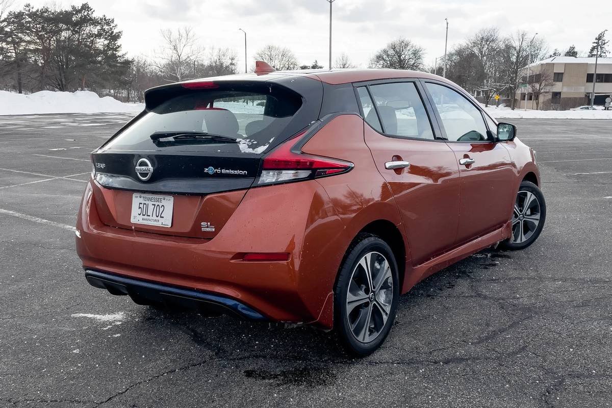 nissan-leaf-sl-plus-2021-10-angle--exterior--orange--rear.jpg