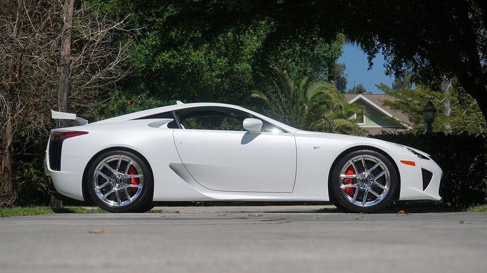 The 2012 Lexus LFA fomr the side