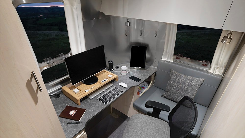 Airstream Flying Cloud 30FB Office