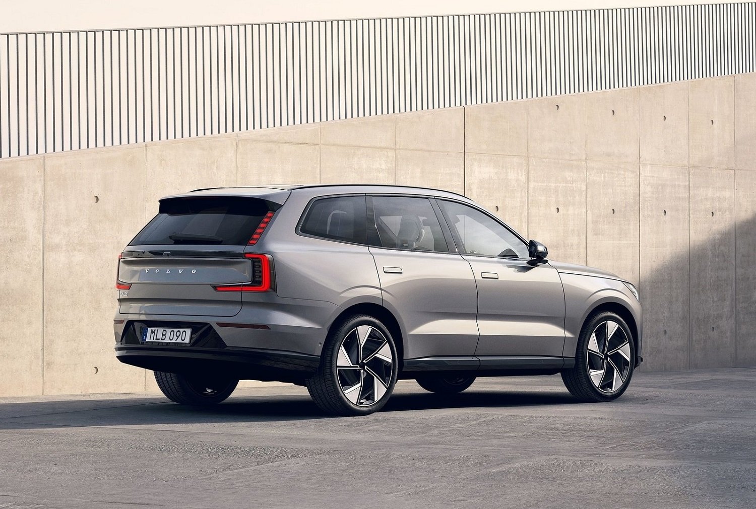 New Volvo EX90 revealed