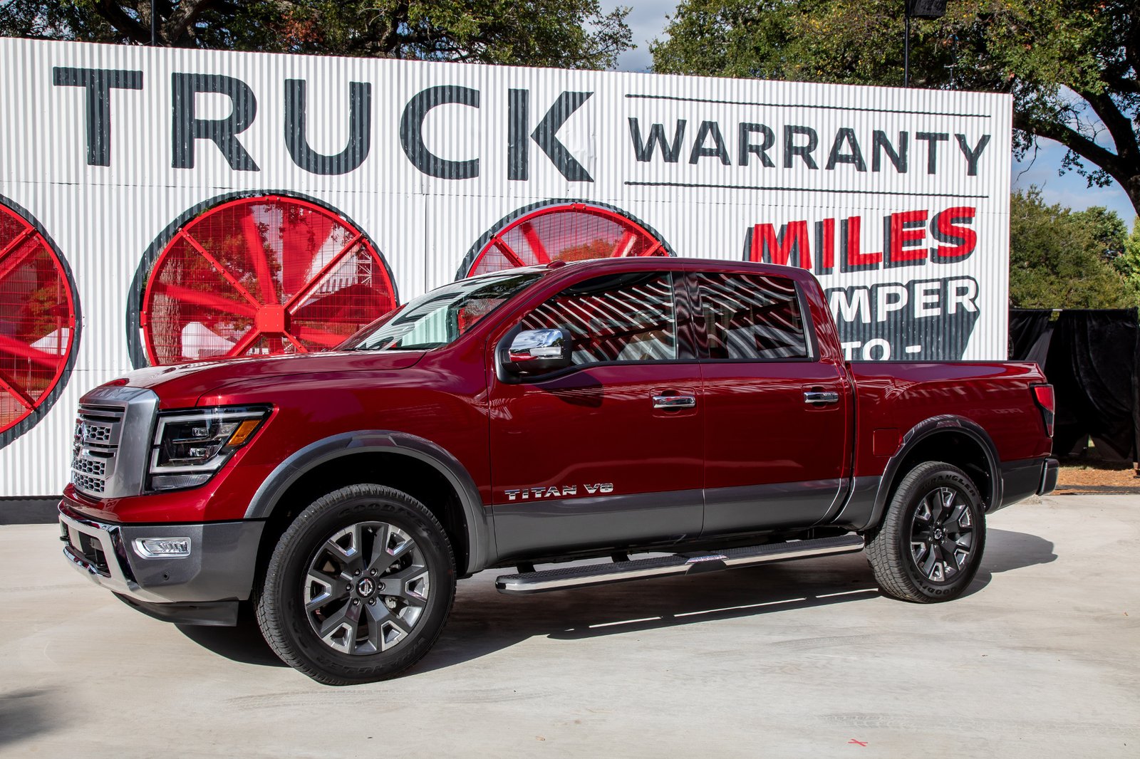 nissan-titan-platinum-reserve-2020-02-angle--exterior--front--red.jpg