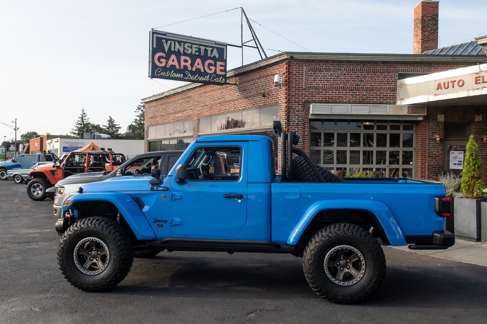 jeep-j6-concept-02-blue--exterior--profile.jpg