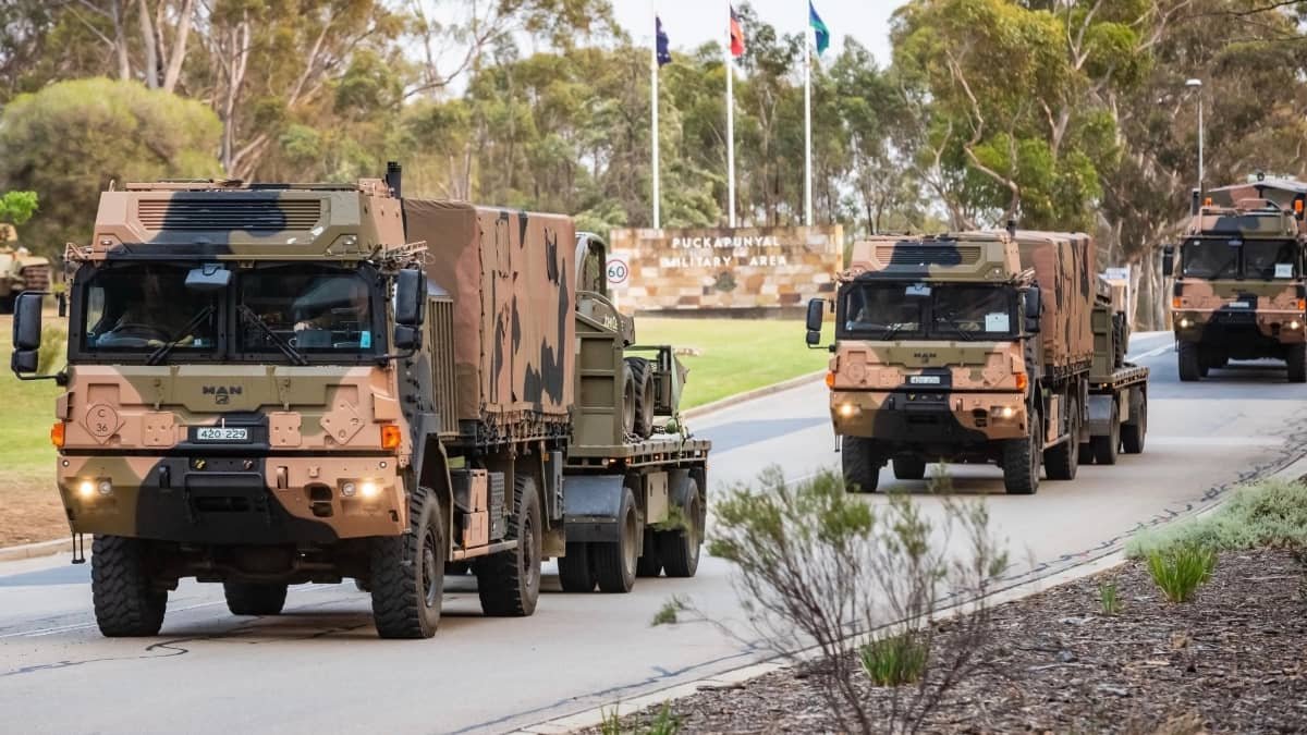 Australian Army developing autonomous technology for vehicle convoy system-0