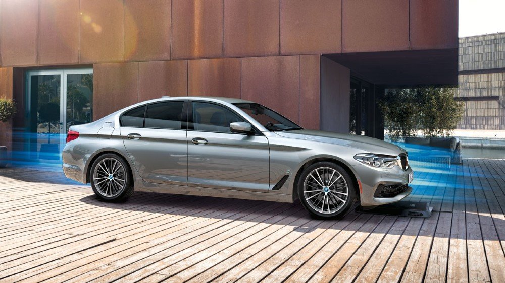 A 2019 BMW 530e plug-in hybrid and the automaker's wireless charging system